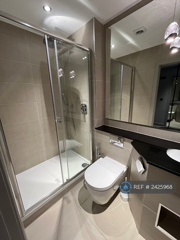 2 bedroom flat in Trafalgar House, Leeds, LS1 (2 bed) (#2425968)