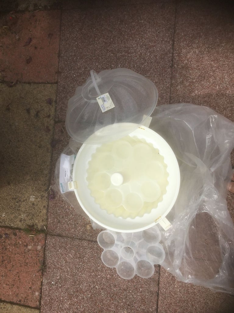 Cupcake carrier with handle -24 wells - unused