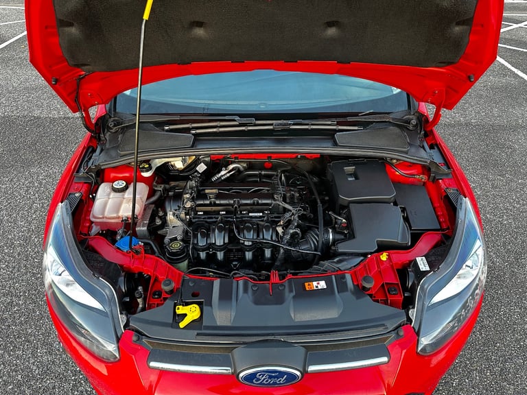 FORD Focus 1.5 Petrol 5 Doors 2013 with Parking Sensors & Low Mileage