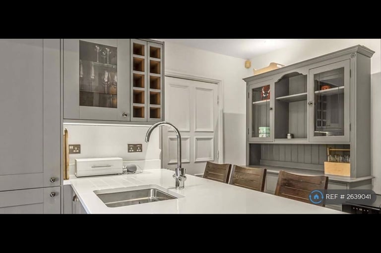 3 bedroom flat in Devey Close, London, KT2 (3 bed) (#2639041)