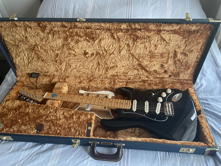 fender player stratocaster gilmour look alike made in mexico.