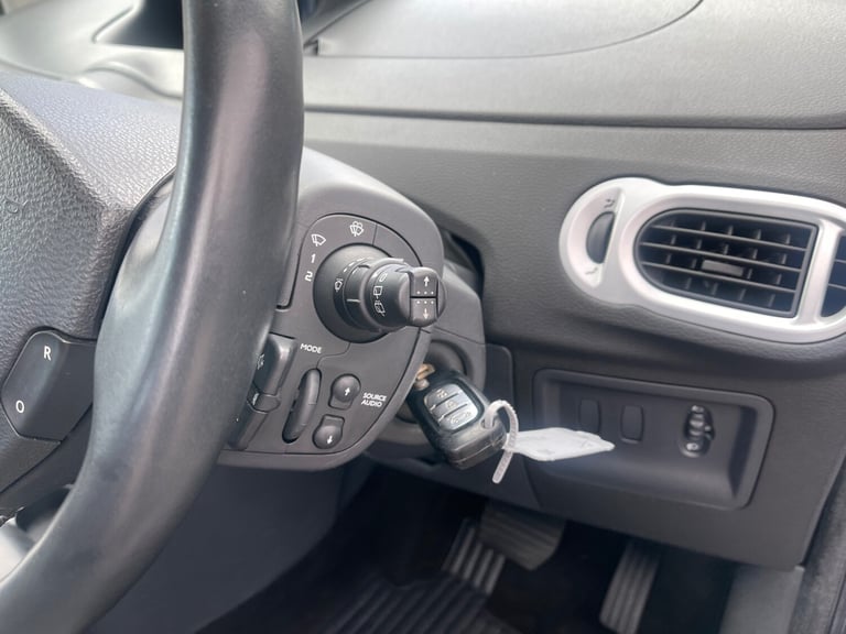 2011 Renault Grand Modus 1.6 Dynamique 5dr Auto HATCHBACK Petrol Automatic