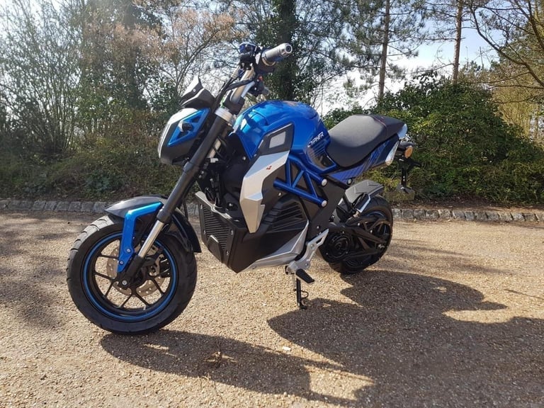 Lexmoto Cypher Electric and  Stylish