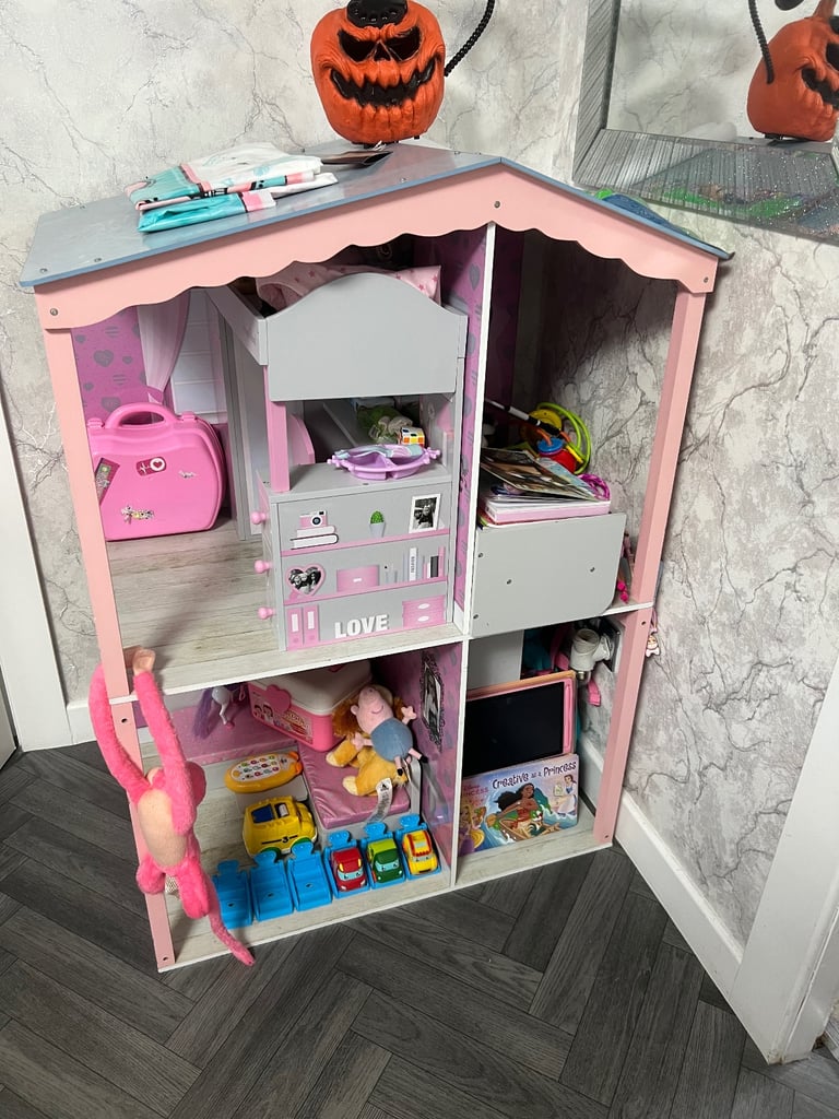 Designer Friends Dolls House with Furniture 