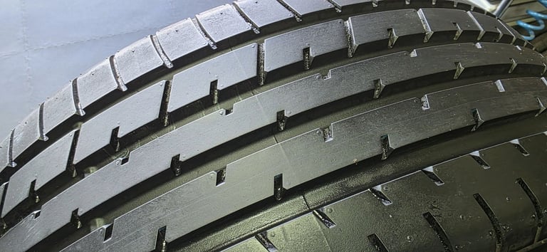 225 55 19   2 x tyres Toyo Proxes R46
