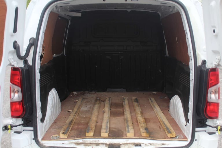 2020 Vauxhall Combo 2300 1.5 Turbo D 100ps H1 Sportive Van PANEL VAN DIESEL Manual