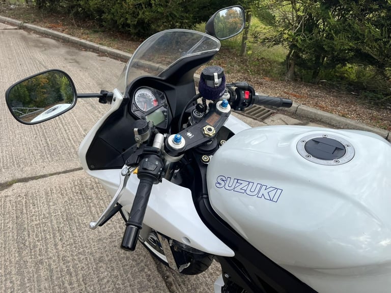 2007 57 SUZUKI SV1000S SPORTS TOURING SV 1000 SV1000 WHITE 19k MILES NEW MOT