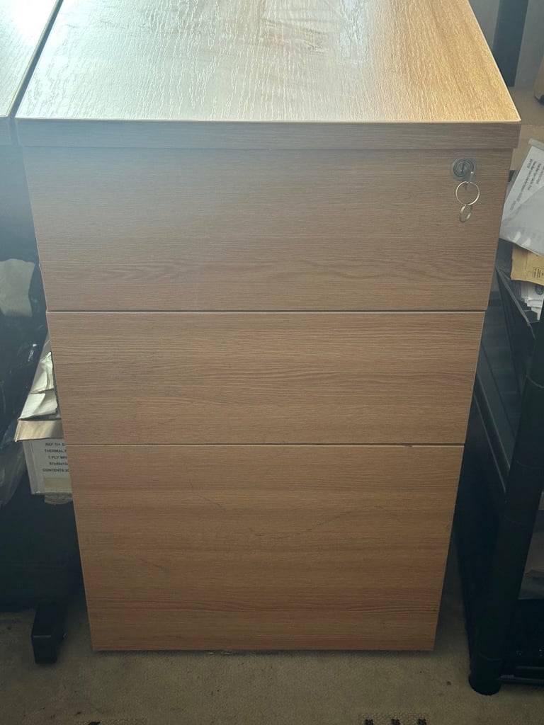 Large Office Desk with Pedestal draw lock with keys 180cm 