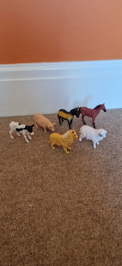 image for  6 PLASTIC FARM ANIMALS. ALL IN EXCELLENT CONDITION.