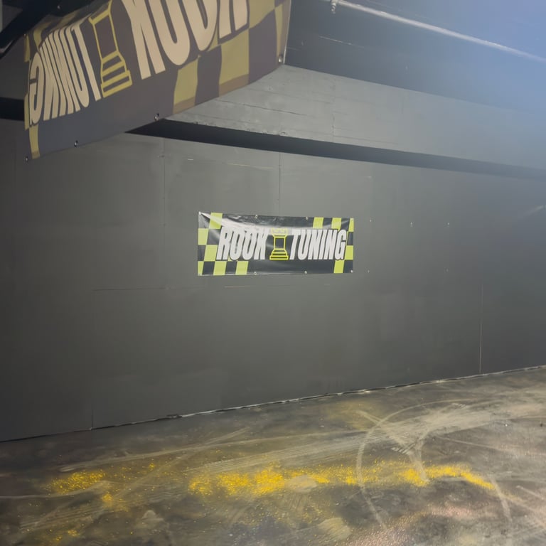 Warehouse to let / Unit to let / workshop / storage unit space  Amazon ebay 600 sq ft - 2000 sq ft