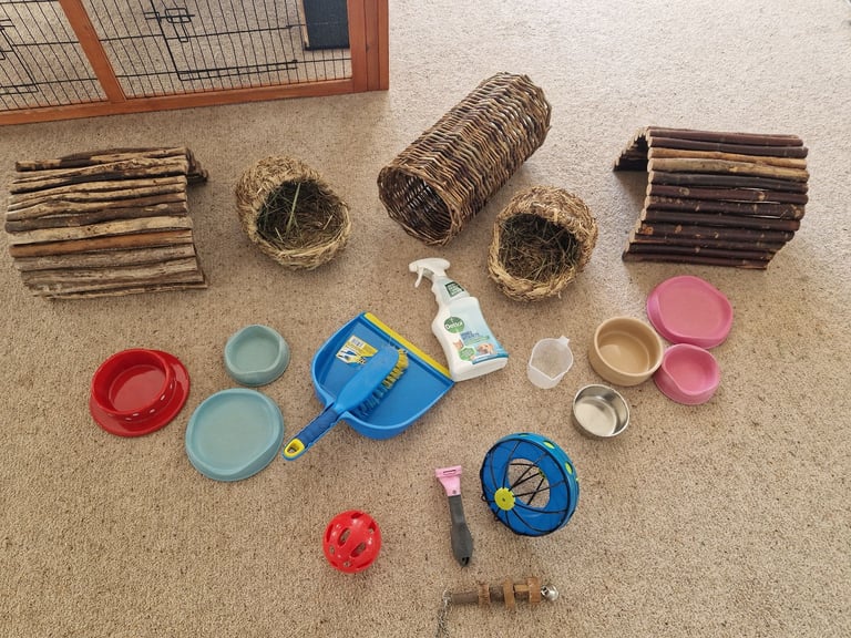 Rabbit hutches, Outside run, Food & Accessories 