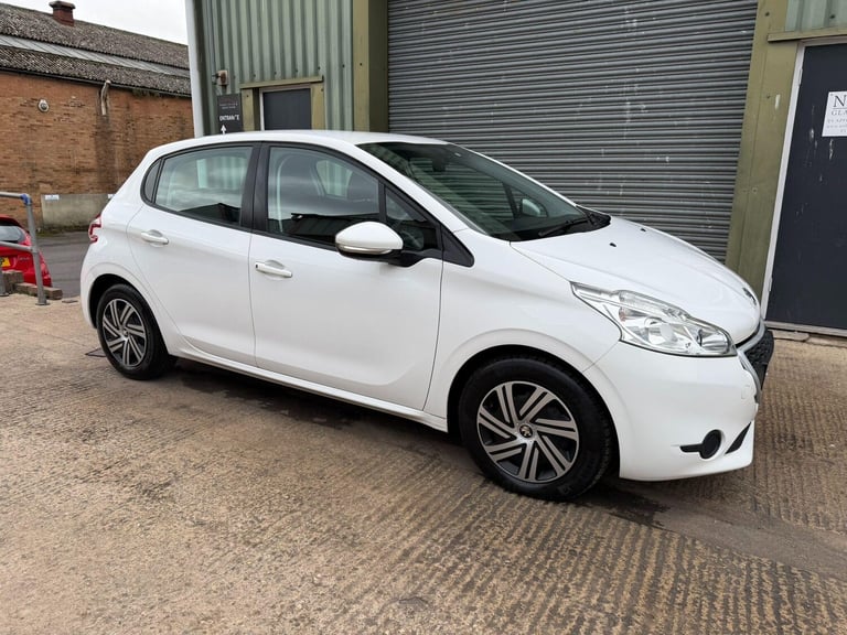2014 Peugeot 208 1.2 VTi Access+ Euro 5 5dr HATCHBACK Petrol Manual