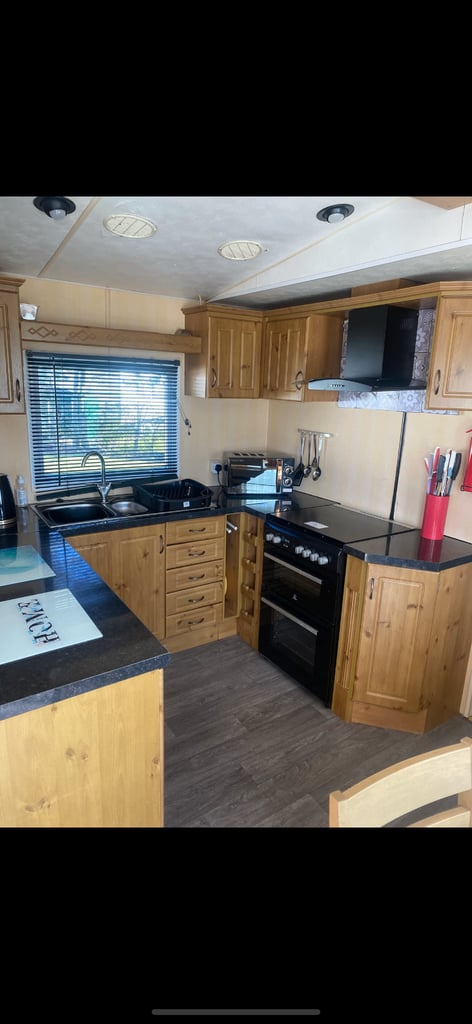 BUTLINS HOLIDAY CARAVAN LET 