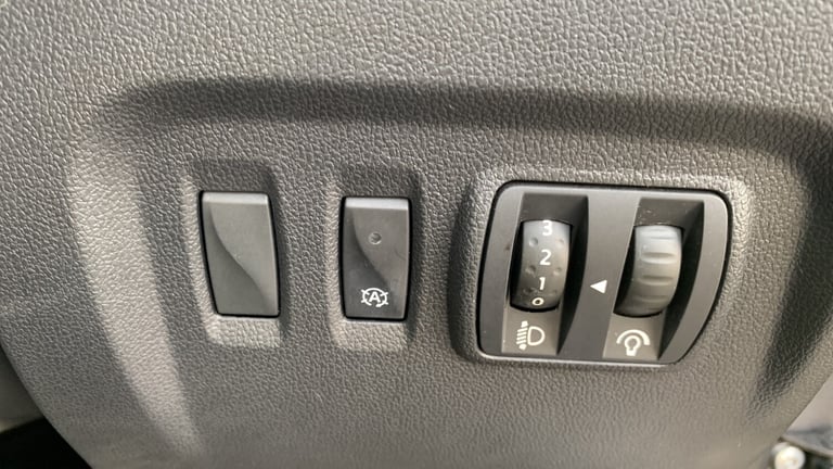 2018 Renault Captur 0.9 TCe ENERGY Iconic SUV 5dr Petrol Manual Euro 6 (s/s) (90 ps) SUV Petrol M...