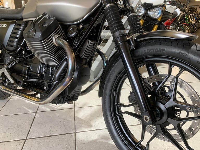 Moto Guzzi V7 Stone 2016