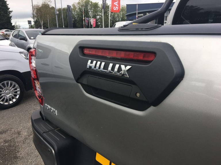 2023 Toyota Hilux 2.8 D-4D Invincible X Pickup Double Cab 4dr Diesel Auto 4WD Euro 6 (s/s) (2 Die...