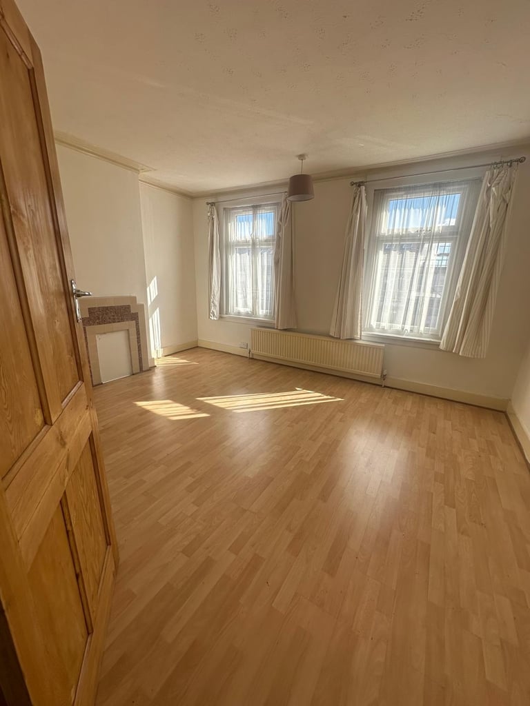 Beautiful 4 Bedroom House With Private Garden Ready To Move On Ley Street Ilford (IG2 7QX)