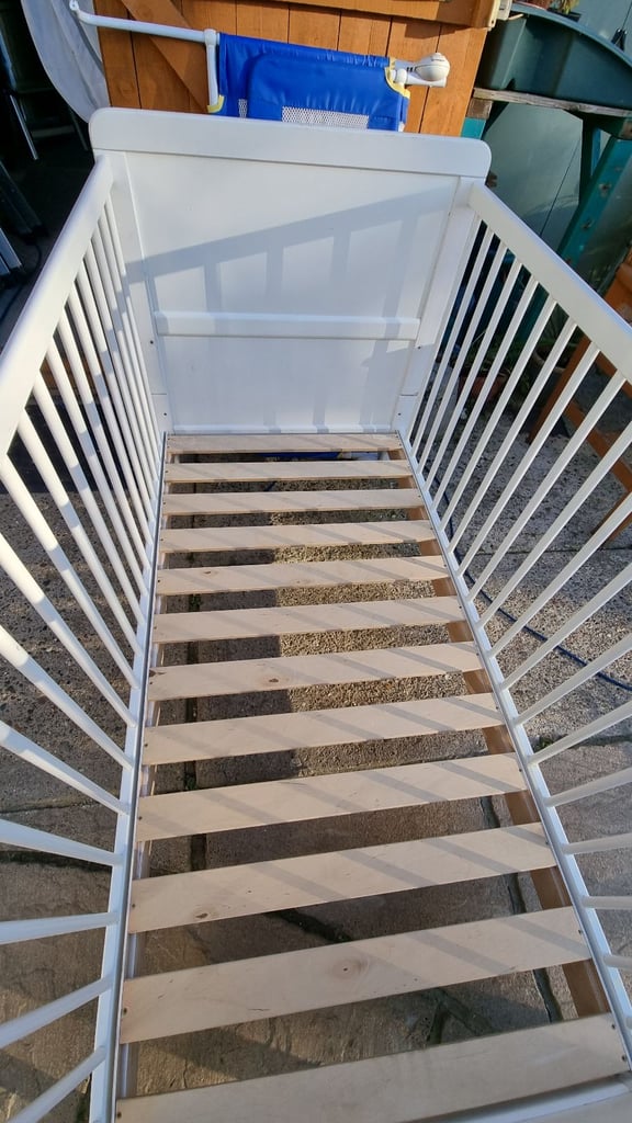 White Wooden Cot Bed