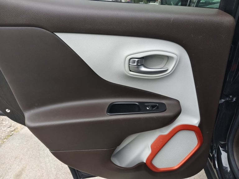 2015 Jeep Renegade 1.4 Multiair Limited 5dr DDCT ESTATE PETROL Automatic