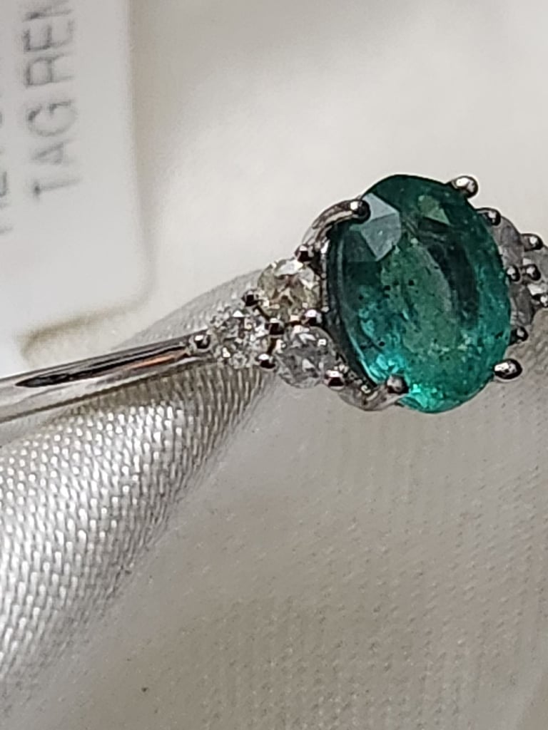 9Ct Sizs R Ring WHITE Gold Emerald Diamonds Brand New