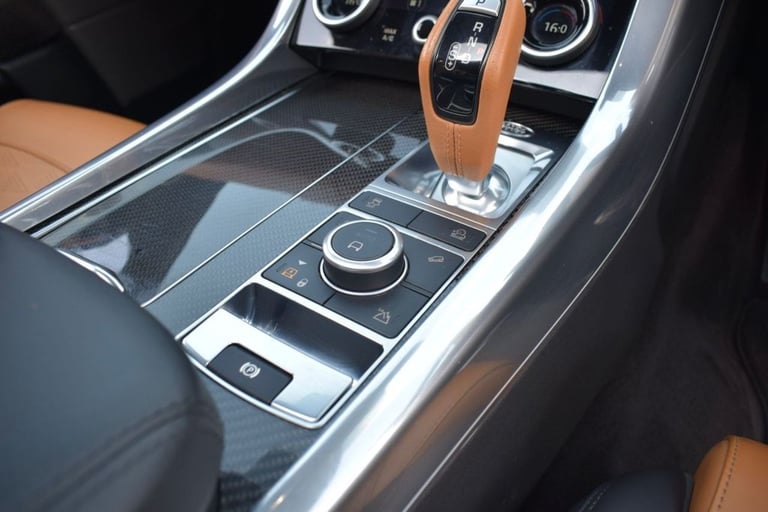 2021 62 LAND ROVER RANGE ROVER SPORT 5.0 P575 V8 SVR CARBON EDITION SUV 5DR PETR