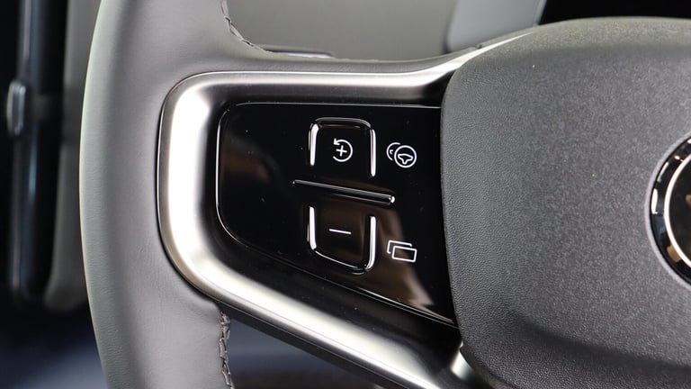 2025 Volvo EX30 Twin Performance Plus (Harman Kardon Sound, Apple CarPlay, BLIS) ESTATE Electric ...