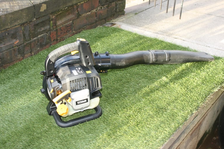 Titan petrol leaf blower excellent condition, just serviced