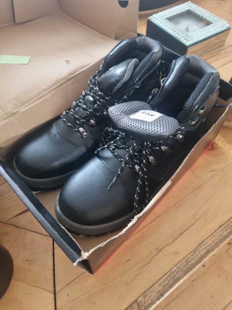 image for Arco safety boots brand new in box size 7
