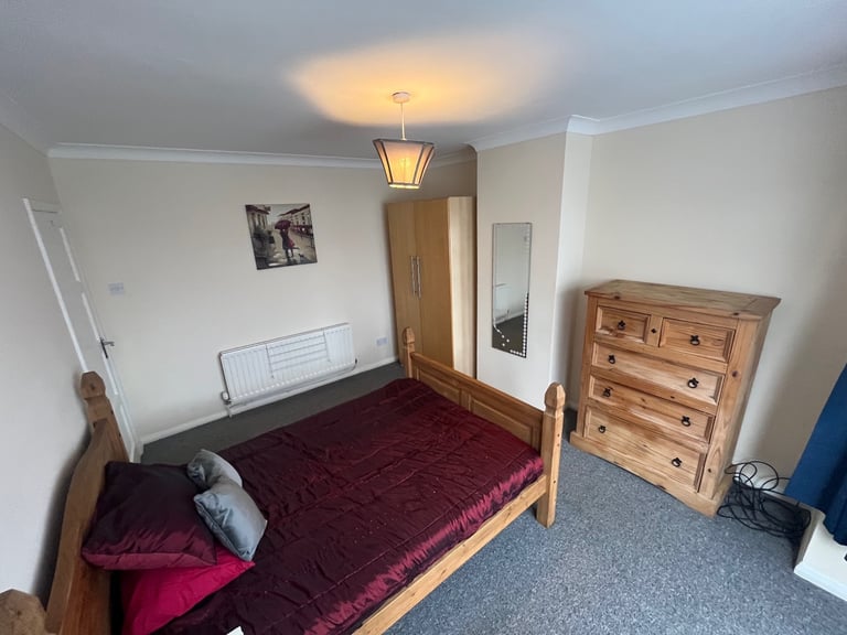 Lovely Double Room next to Freeman Hospital - No Deposit