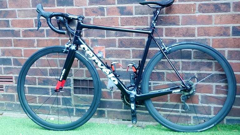 image for Cervelo R2 large Carbon Road Bike 