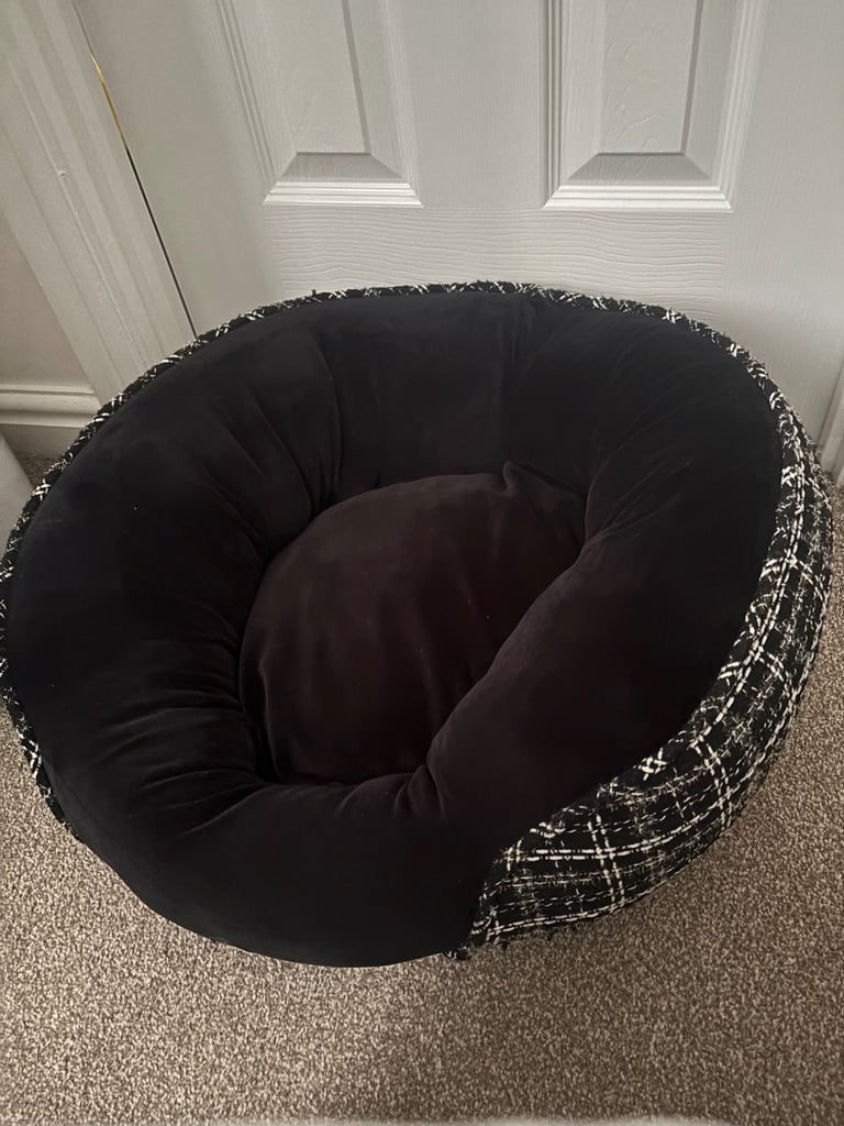 image for New lipsy pet bed