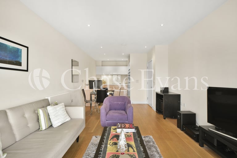 1 bedroom flat in Greenwich Millennium Village, Peartree Way, Greenwich, London, SE10