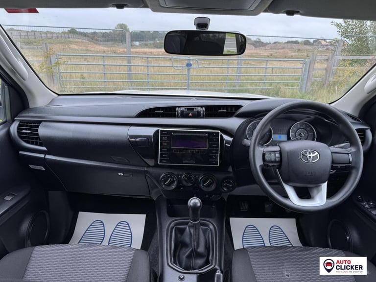 2020 Toyota Hilux 2.4 D-4D Active Pickup Extended Cab 4dr Diesel Manual 4WD Euro 6 (3.5t) (15 Pic...