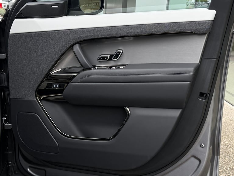 2023 Land Rover Range Rover Sport 3.0 D300 MHEV Dynamic SE SUV 5dr Diesel Auto 4WD Euro 6 (s/s) (...