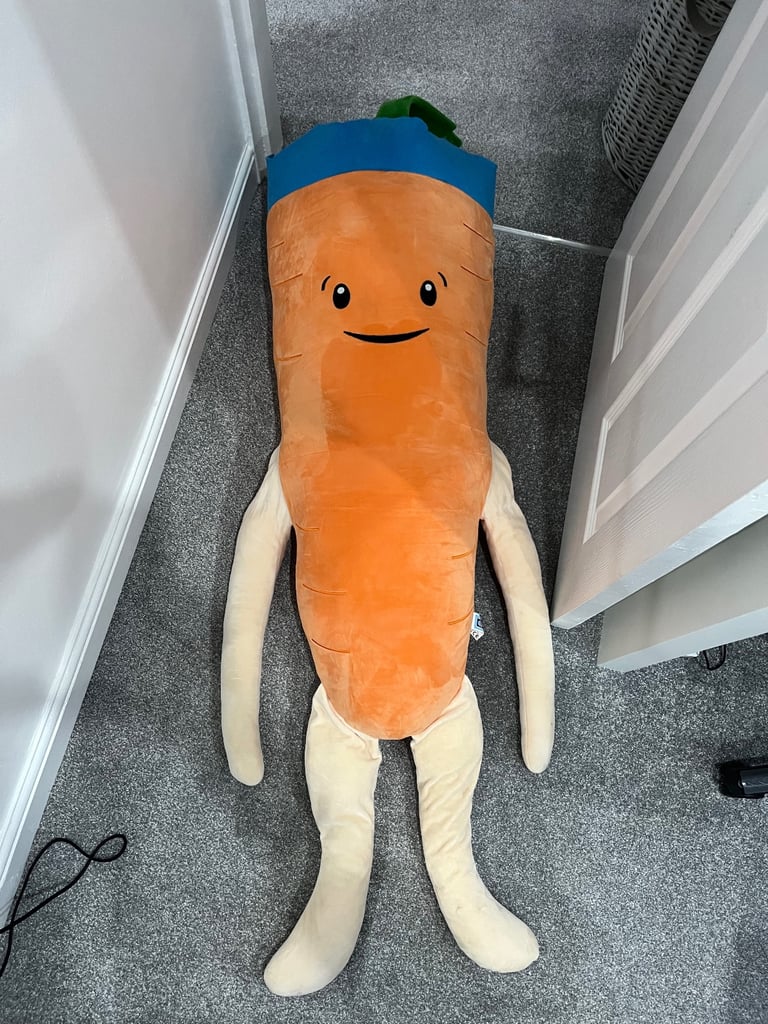 Giant Kevin’s & Katie Carrots 5Ft