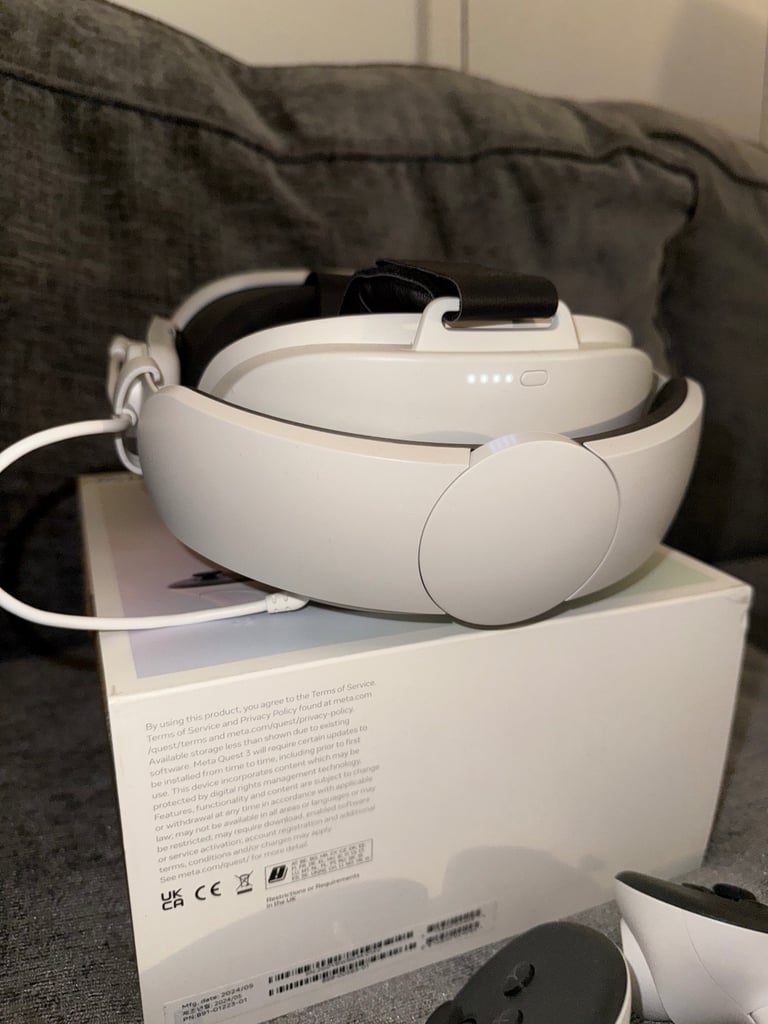 Oculus Quest 3 VR Headset 512GB w Battery Pack