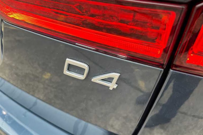 2020 Volvo XC60 2.0 D4 Momentum SUV 5dr Diesel Auto Euro 6 (s/s) (190 ps) SUV Diesel Automatic