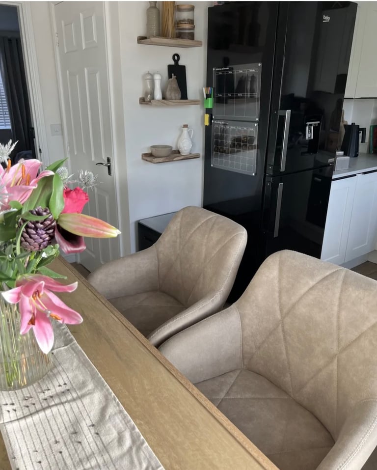 Brand New Barstools Set of 4 Bar Chairs 4 x New Breakfast Bar Chairs  Beige