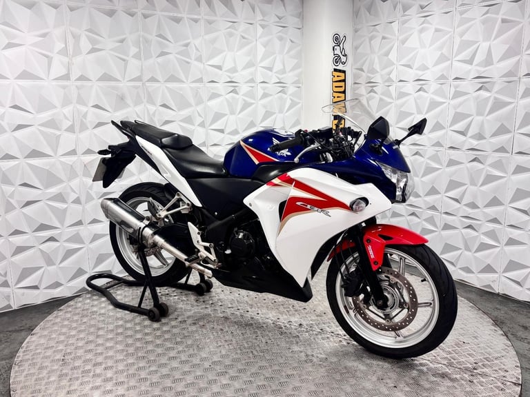 2015 Honda CBR250R | *WARRANTY PROVIDED*