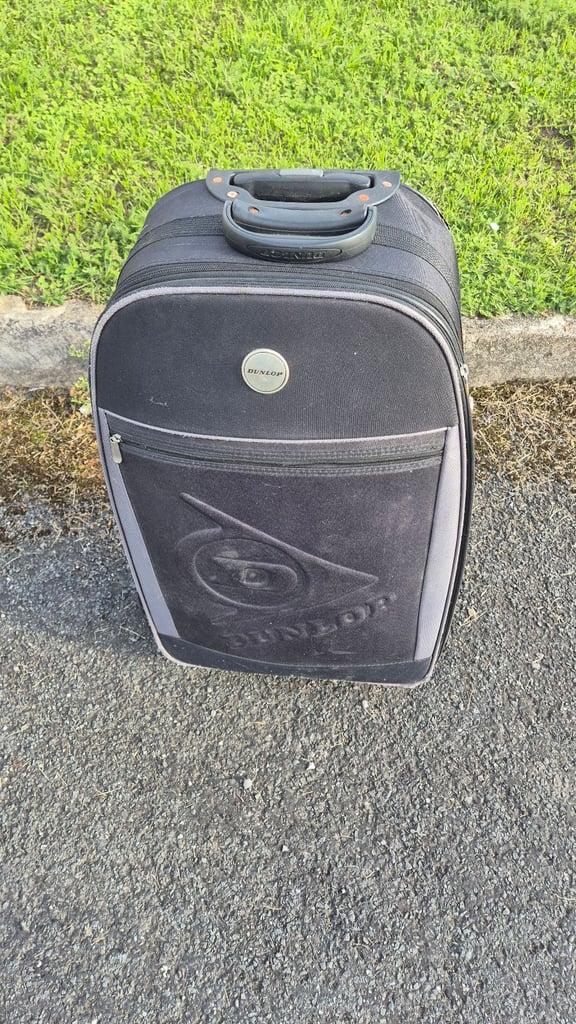 Dunlop suitcace