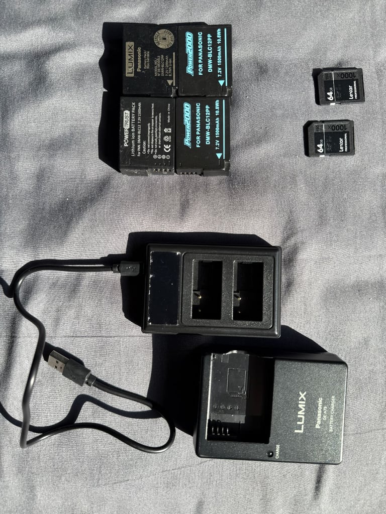 📷 Panasonic Lumix FZ1000 Bundle – 4 Batteries, Chargers, Cards, Grip & Bag – £350