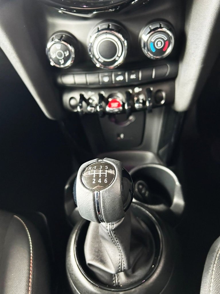 2021 MINI Convertible 1.5 Cooper Classic Convertible 2dr Petrol Manual Euro 6 (s/s) (136 ps) 1 OW...