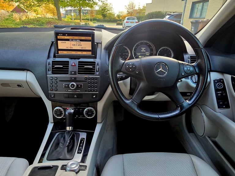 2010 Mercedes-Benz C Class C180 CGI BlueEFFICIENCY Executive LEATHER 90DAYS WARRANTY AUTO SALOON ...