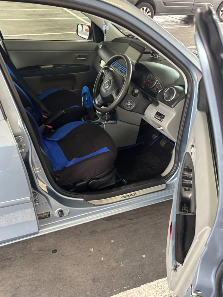 CLUTH GOING SLOWLY Mazda, 2, Hatchback, 2005, Manual, 1388 (cc), 5 doors