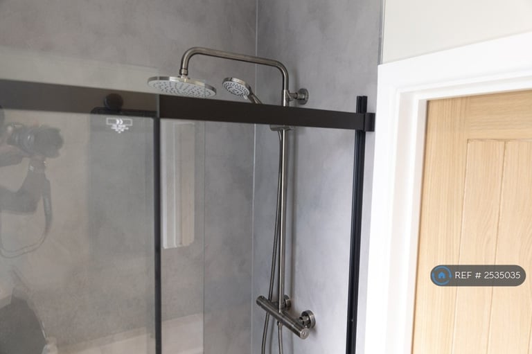 1 bedroom flat in London, London, CR7 (1 bed) (#2535035)