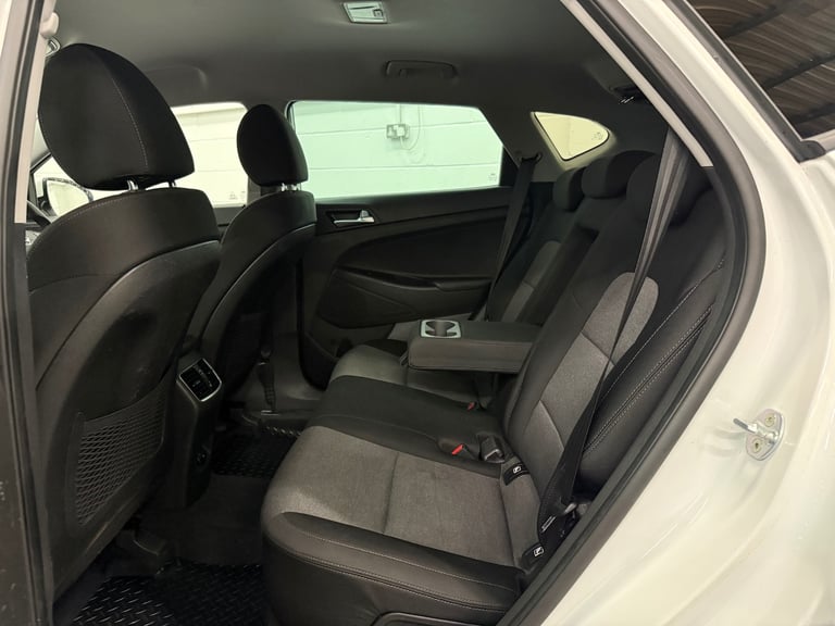 2018 68 HYUNDAI TUCSON 1.6 SE NAV CRDI 2WD MANUAL DIESEL WHITE EURO 6