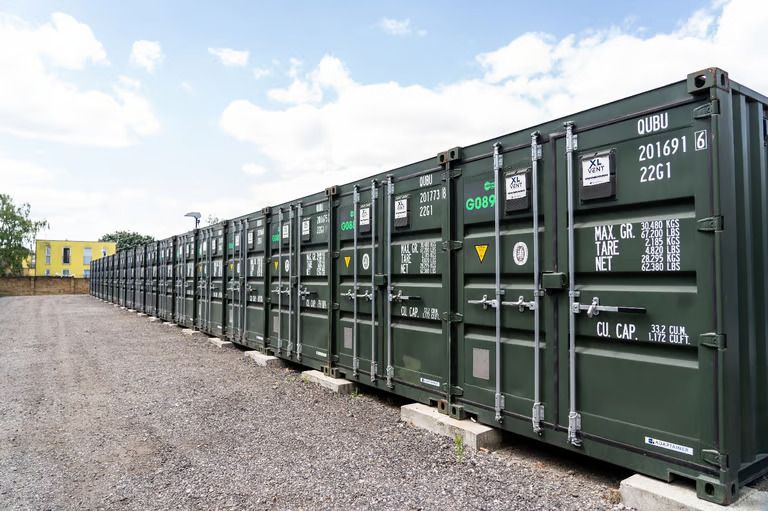 24 hour Self Storage Containers To Rent Basildon Essex (CM13)