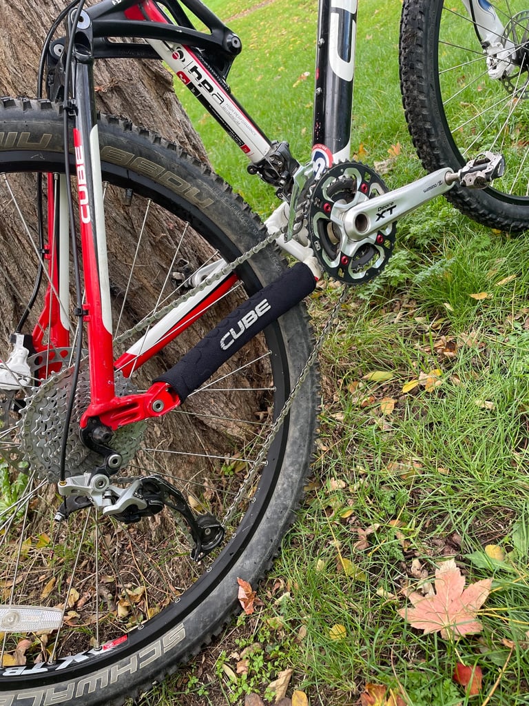 Full suspension mountain bike 