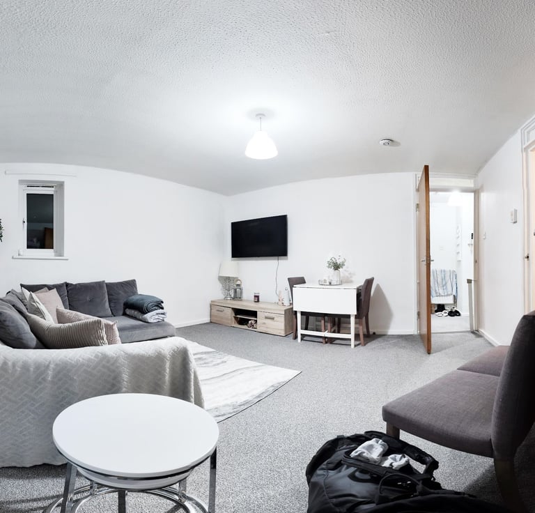 image for Beautiful 1 bed flat in richmond/hampton LOOKING for a 1 bed flat in East london