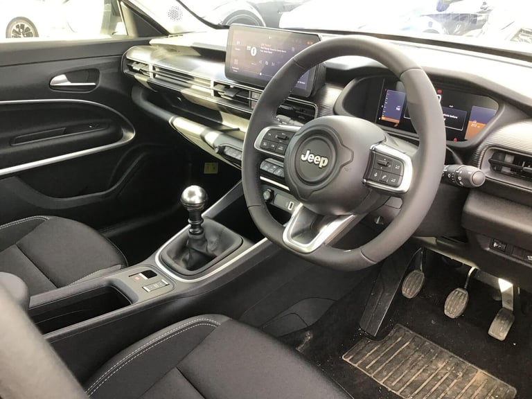 2025 Jeep Avenger Altitude 1.2 100hp Mt HATCHBACK Petrol Manual